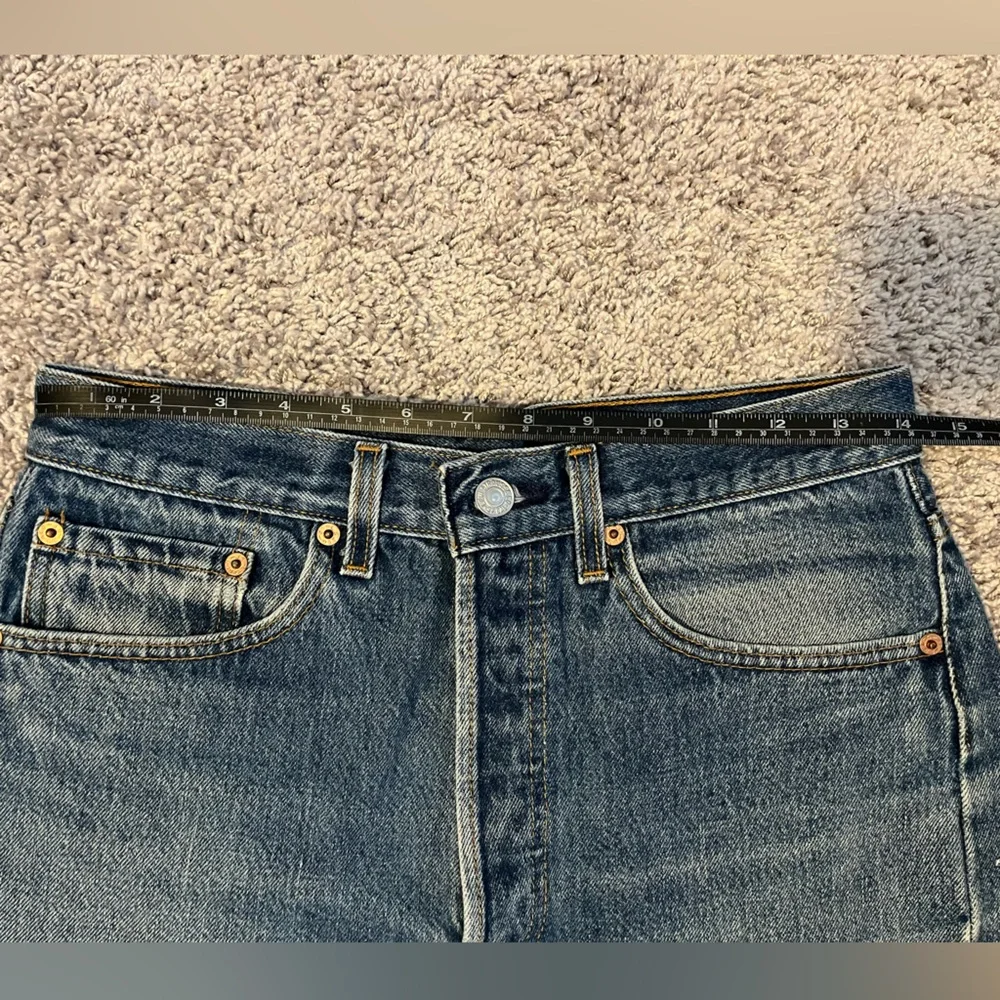 Perfect Vintage Levi’s 501 cutoff shorts fits size 26/27 - Picture 4 of 4